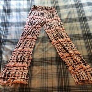 Bell bottom loose pink, black and white.